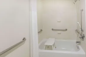 Baymont by Wyndham Orangeburg North - Salle de bain