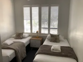 The Burlington Holiday Apartments - Room