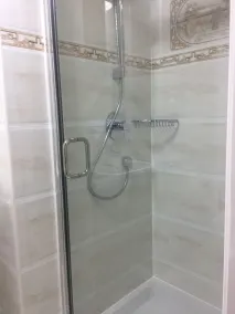 White House Hotel - Bathroom