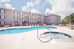 Hawthorn Extended Stay by Wyndham Conyers - Basseng