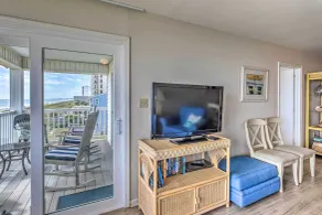 Beach & Boardwalk Access: North Myrtle Beach Condo - Intérieur