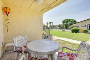 Penthouse-Wohnung mit Wasserblick am Binnenwasserweg mit Pool - Innenbereich