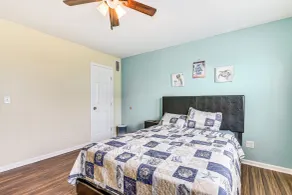 1 Mi to Pleasure Pier! Charming Galveston Retreat - Interior
