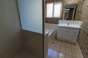 Beachfront Apartments - Bathroom