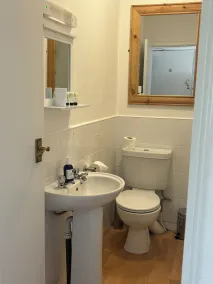 The Yacht Inn - Bathroom