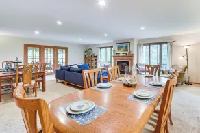 Lakeside Spooner Home w/ Game Room & Views! - Interiør