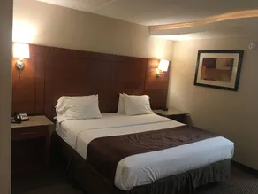 Ramada by Wyndham Rockville Centre - Chambre