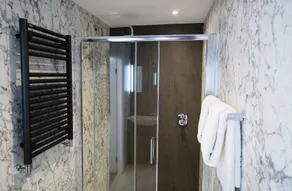 Fountains Guest House - Harrogate Stays with FREE PARKING - Baño