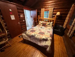 White Pines Lodge - Room