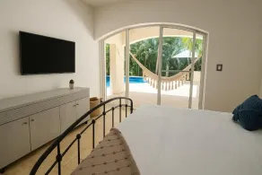 7BR Private Jacuzzi & Pool Villa Sleeps 16 Walk to Beach Lagoon and Golf - Habitación