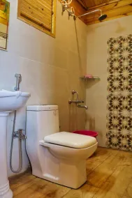 The Empyrean - Bathroom