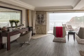 Head over Hills - Room