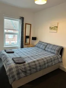 Luton Town Homestay - Near AIRPORT & Train Station, High Speed Internet - Room