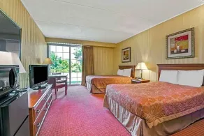 HomeSpring Inn & Studios - Room