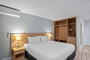 Silkari Mirage at Newport - Room