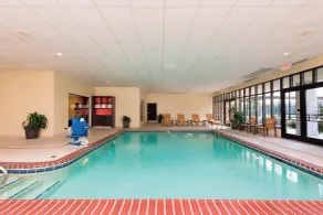 Courtyard by Marriott Louisville Downtown - Piscine