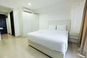Cozy Tamansari Hive Cawang by Bonzela Property - Room