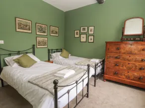 Cwmalis Hall - Room
