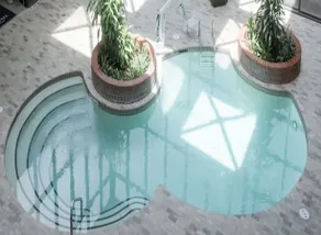 DoubleTree by Hilton Hotel Charlottesville - Pool
