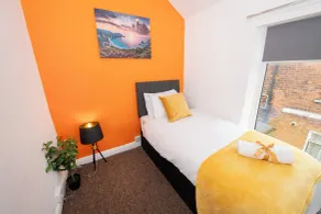 Versatile Cozy & Spacious Comfort Hull Apartments - Zimmer