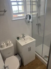 A Maiden Rest - Bathroom