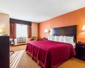 Quality Inn & Suites Ottumwa North - Room