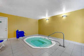 Quality Inn & Suites at Coos Bay - Basseng