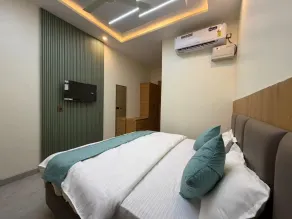  Hotel Kanta Kuteer Barsana - Zimmer