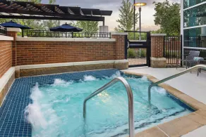 Courtyard Minneapolis Maple Grove Arbor Lakes - Piscine