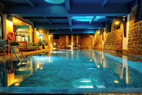 Le Louvre Hotel & Spa - Piscina