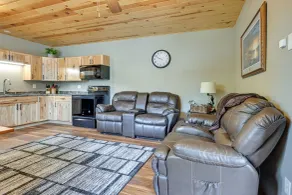 Cozy Lake Wissota Escape w/ Community Dock! - Interiör
