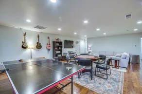 Waterfront Home w/ 3 Decks, Fire Pits and Hot Tub! - Interiør