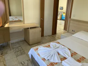 Popular 1 bed Apart Home in Central Side With Many on Site Amenities Facilities - Room
