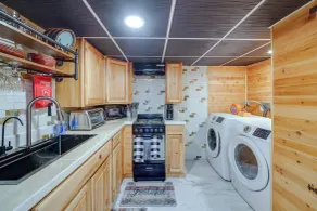 Beckley Studio w/ Private Hot Tub & Home Gym! - Intérieur
