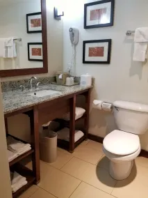 Comfort Suites Farmington - Salle de bain