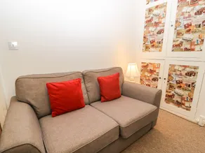 Rojoy - Living area