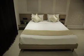Biznotel by Pride Surat - Chambre