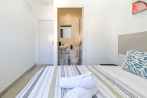 AYZ Silvela - Auto check-in property - Rum