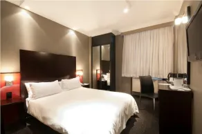 Manhattan Hotel - Room