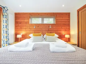 5 Faraway Fields - Room