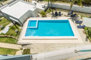 Skylight Suites Restaurant Bar - Pool