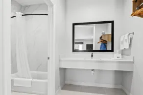 Americas Best Value Inn & Suites Tomball Grand Parkway - Badezimmer