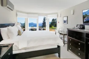 Villa Eyrie Resort - Room