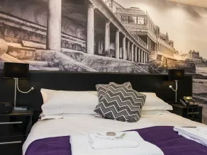 The Mayfield Seamer - Room