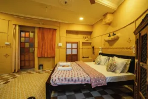 Hotel Surja - Chambre