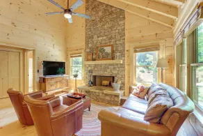 4 Mi to Fall Branch Falls: Peaceful Cabin w/ Deck - Innenbereich