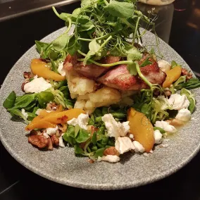 The Barge Inn - Food and drink