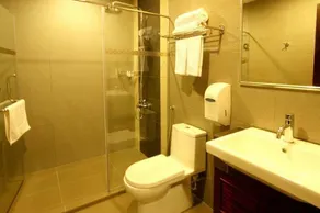 Capital O Rail Hotel - Salle de bain