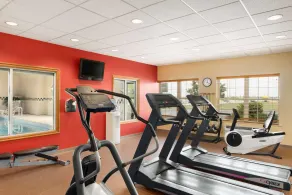 Country Inn & Suites by Radisson, Sycamore, IL - Fitness facility