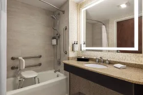 Crowne Plaza Edison by IHG - Salle de bain